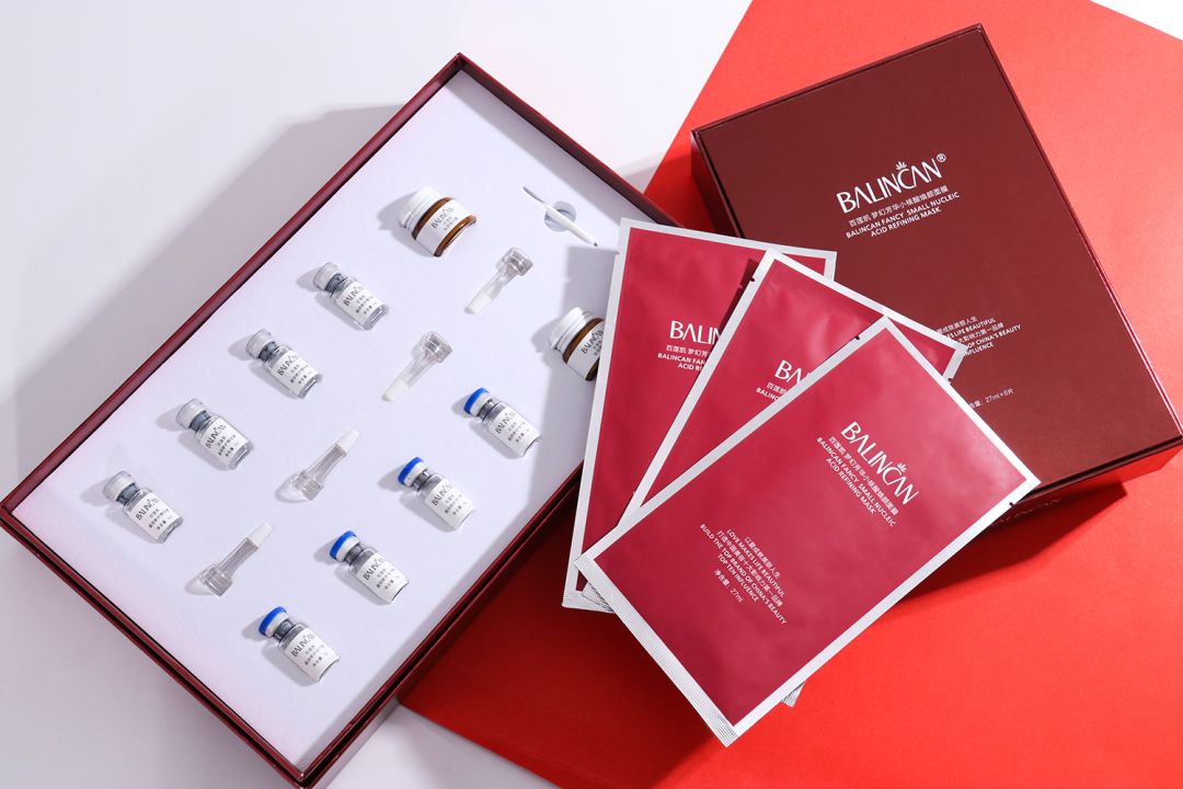 使用感评测:★★★★★面膜的天丝材质细细软软的,非常服帖,上脸润润