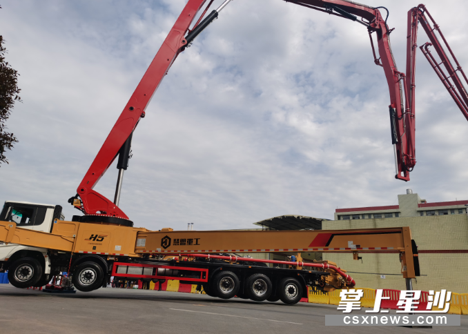 湖南慧盟重工科技有限公司举办五桥70米混凝土泵车发布会