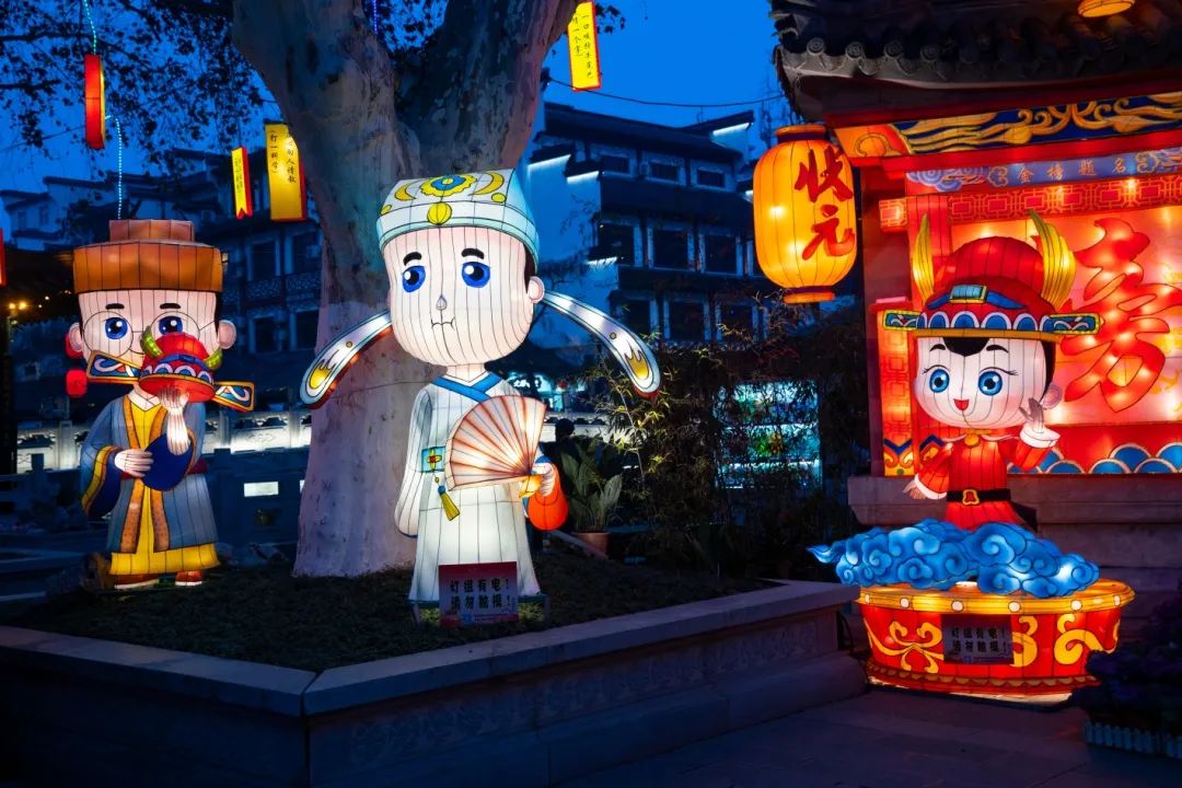 灯组以五子夺魁为设计原型,在古代五子夺魁代表着对子孙个个贤能,积极