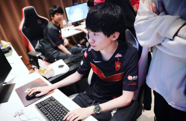 doinb卡萨丁豪取五杀赛后发文提问我是c了还是躺了