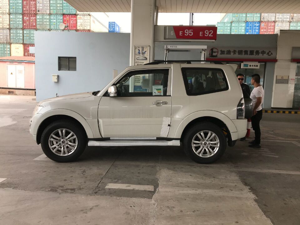 全新一代三菱帕杰罗v87亮相!双门造型 四驱,越野比普拉多还给力