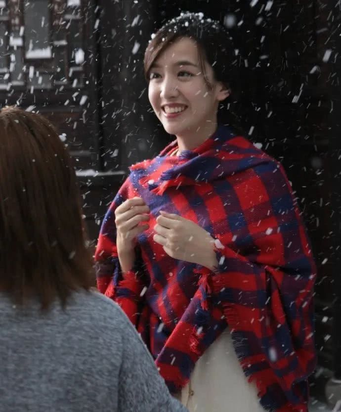 "最美学姐"宣布退出娱乐圈,曝娱乐圈潜规则,却被扒出黑料!_晁然