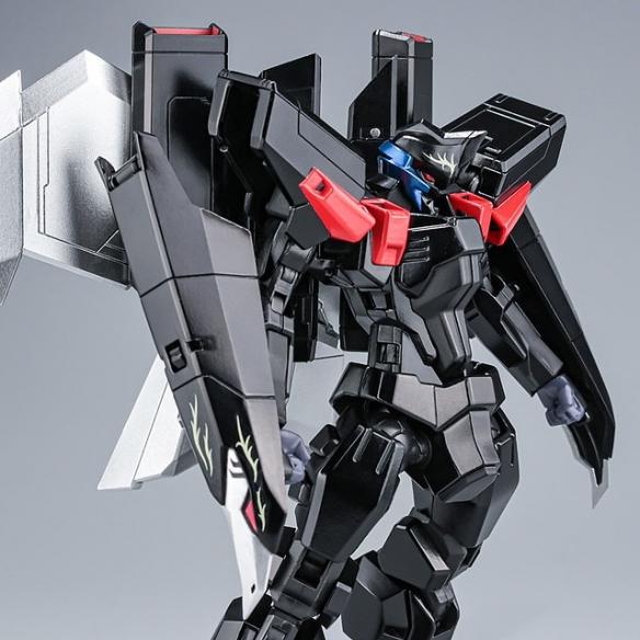 招牌武器"断空剑"除了普通版本之外,还附有发动断空光牙剑的特殊透明