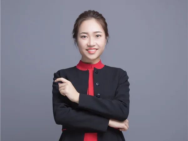 陈璇竹曾就任职四川航空公司,担任乘务长.