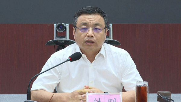 铁刚指出,当前疫情在境外呈现持续扩散态势,防控工作