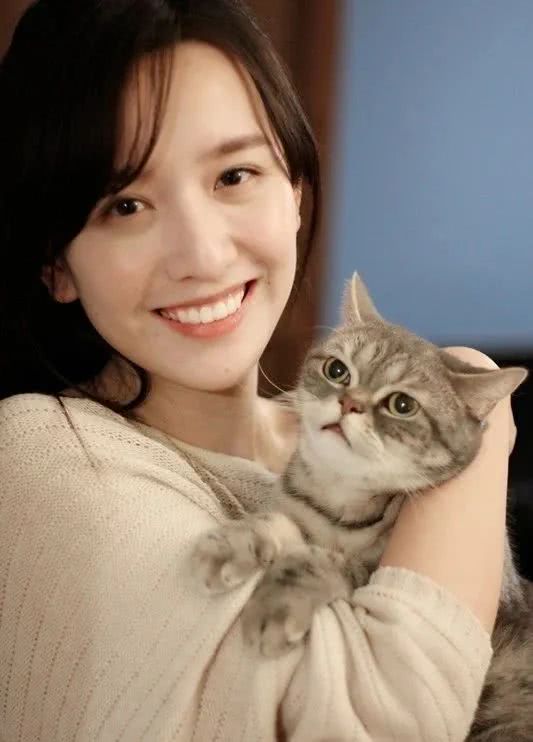 "最美学姐"宣布退出娱乐圈,曝娱乐圈潜规则,却被扒出黑料!_晁然