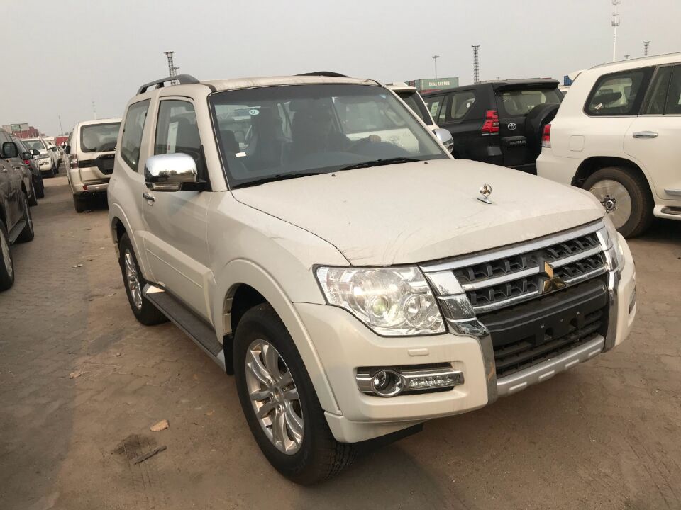 全新一代三菱帕杰罗v87亮相!双门造型 四驱,越野比普拉多还给力