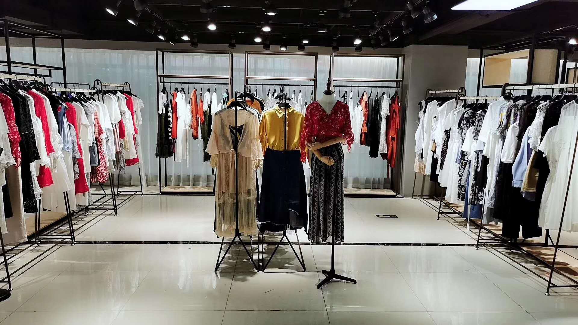 女装实体店品牌有哪些好 女装实体店品牌有哪些(已更新)-第2张图片-潮百科