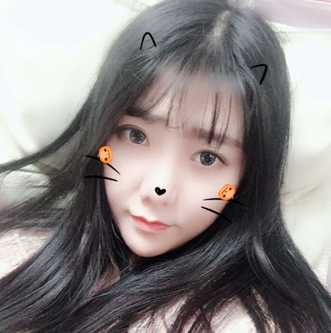 大多数网友其实都只见到过小团团的露脸照片,露脸照片都只流传出几张