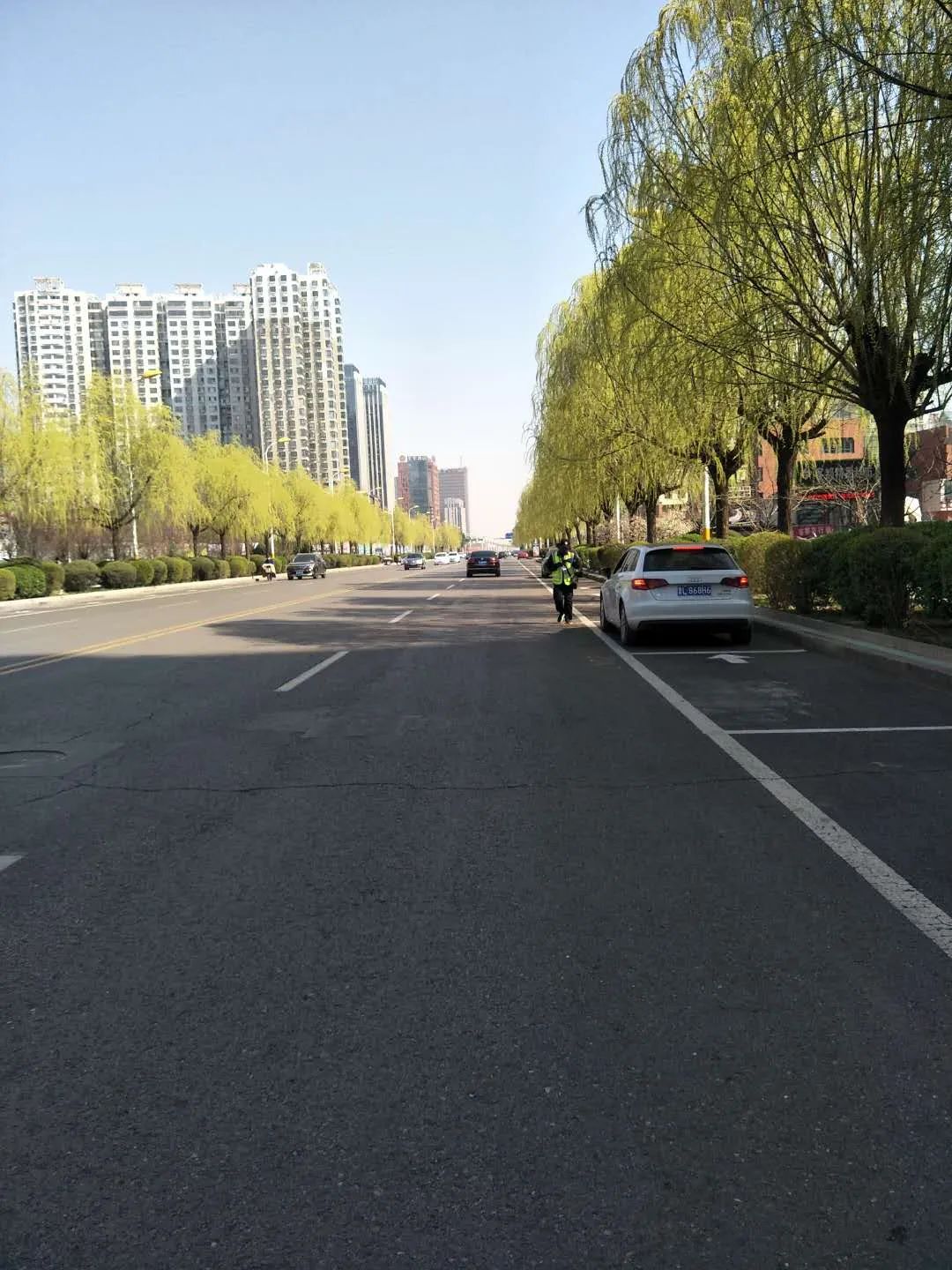 拍 客 ▎临汾市区恢复停车收费后,两个字形容