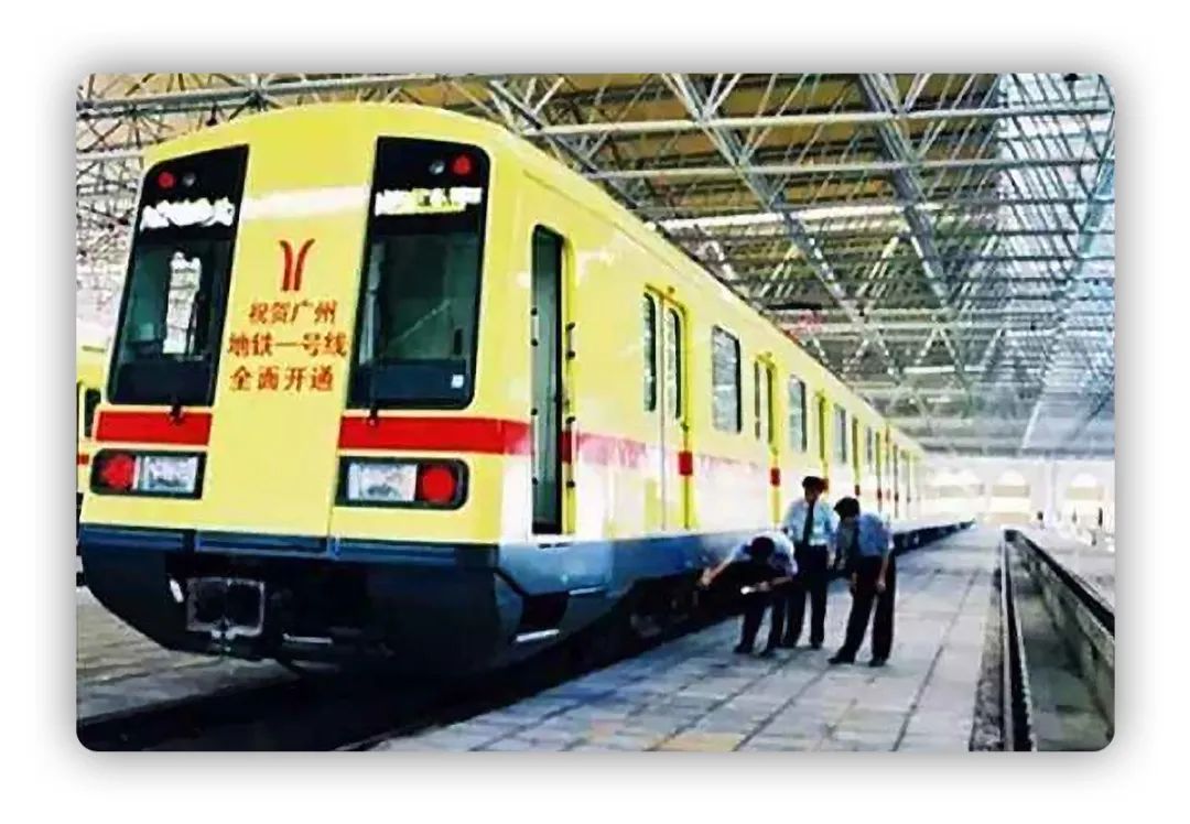 如今,广州的地铁线路已经达到十几条,四通八达的线路承载着近两千万