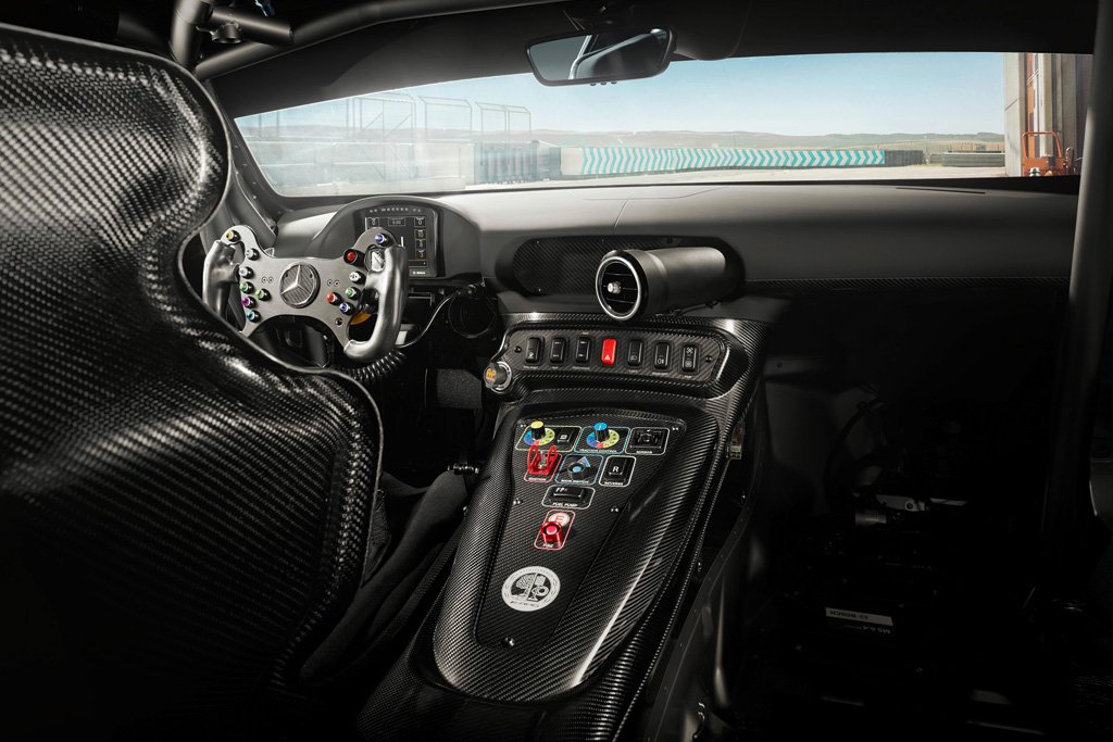 继推出新款梅赛德斯- amg gt3,奔驰amg呈现进一步的全球成功典范gt4