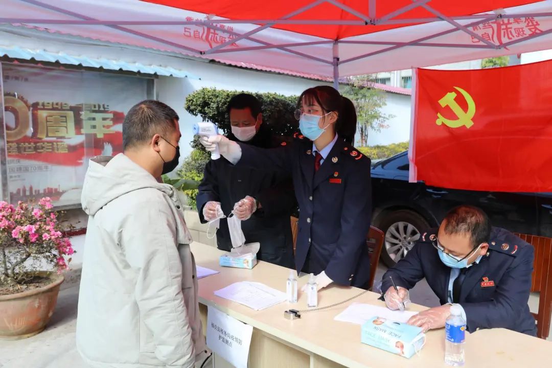 峡谷巾帼风采┃抗疫先锋"税务蓝"    共克时艰"巾帼红"