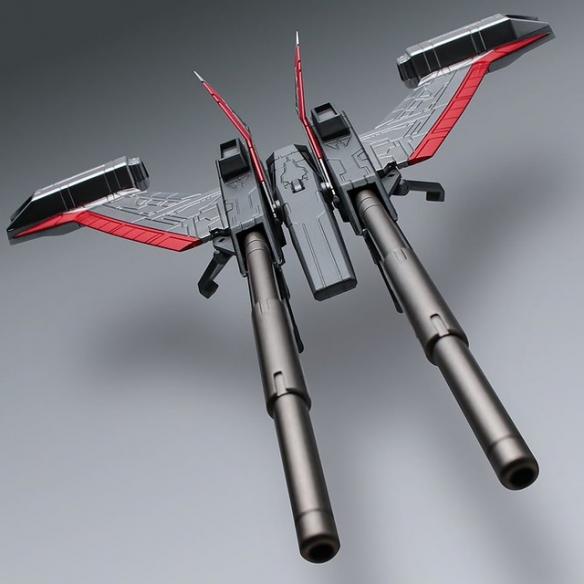 招牌武器"断空剑"除了普通版本之外,还附有发动断空光牙剑的特殊透明