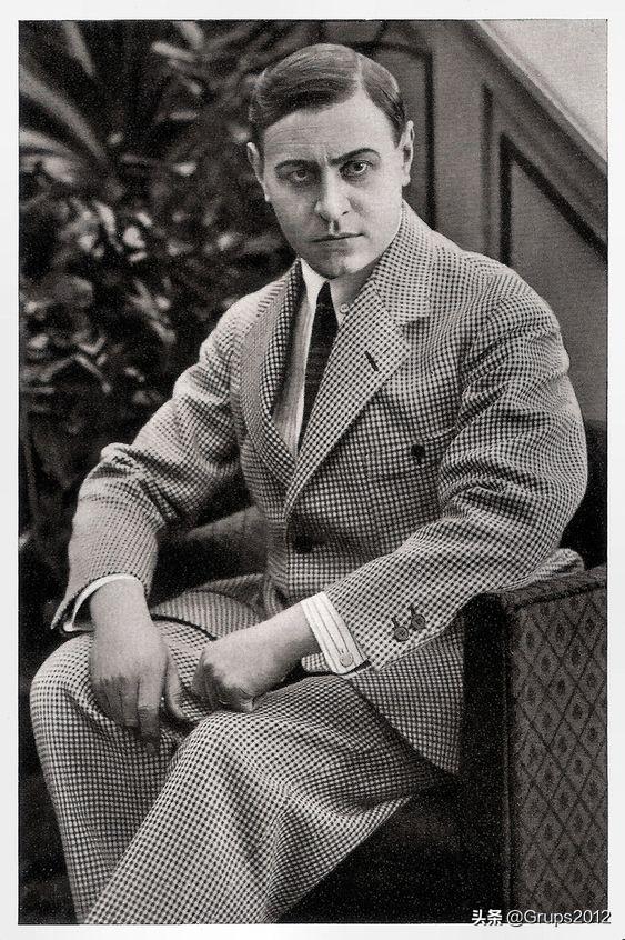 年出生的雅宁斯,在1906年加入奥地利导演max reinhardt在柏林剧场公司