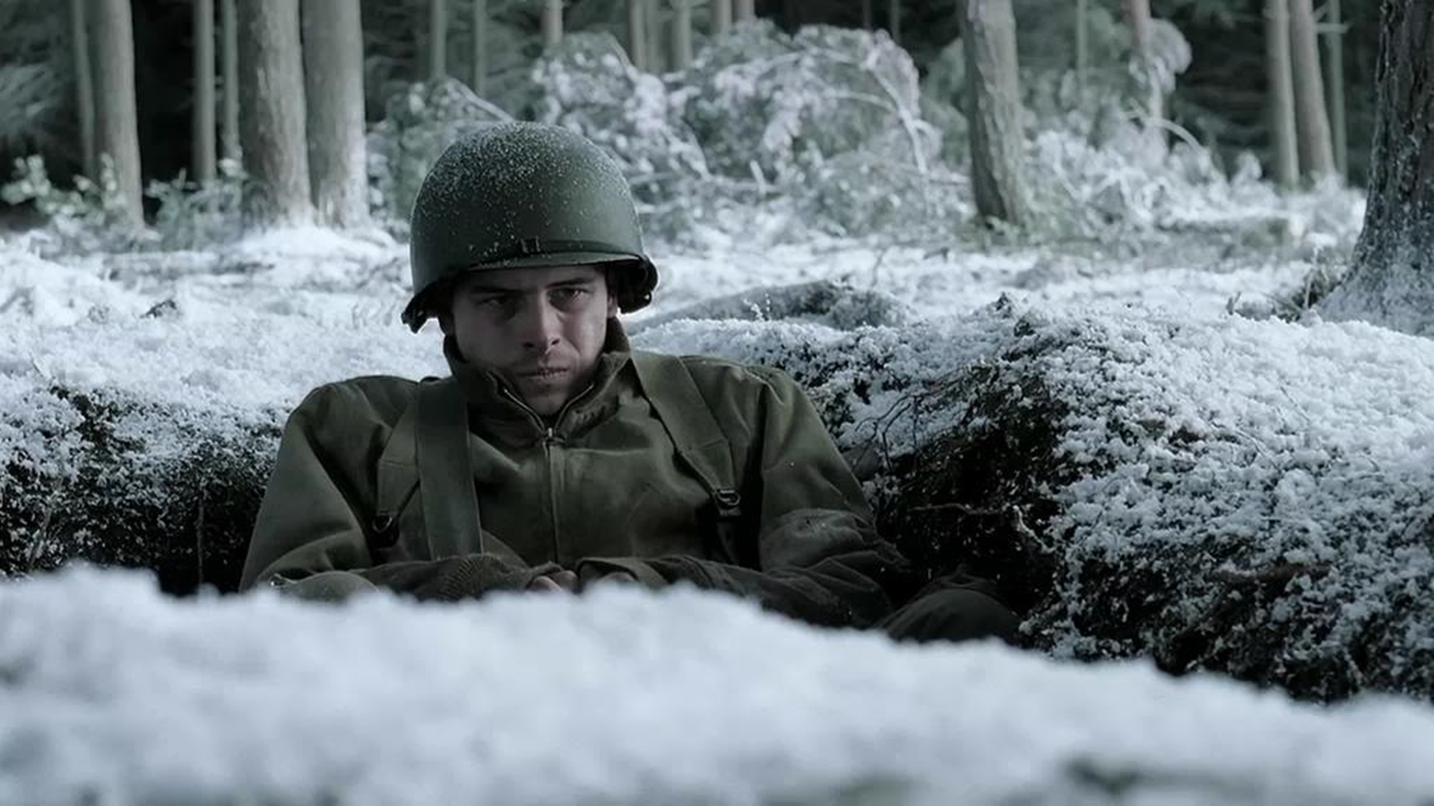 兄弟连为什么医疗兵尤金不带枪关键是德军不会开枪射杀他们