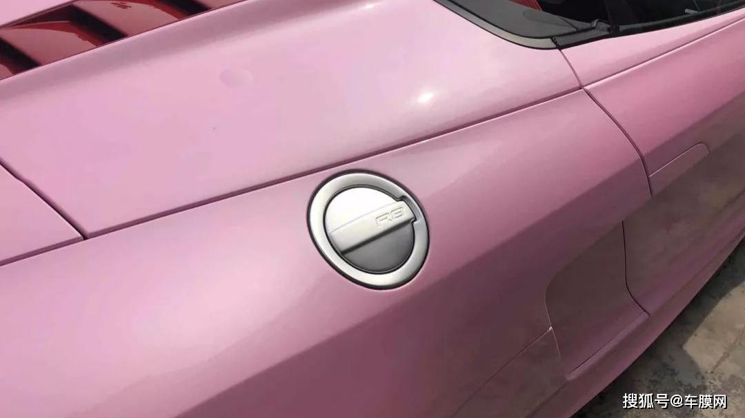 浪漫的粉色也是最能体现女生温柔俏丽的颜色,喜欢粉色的人性格稳重