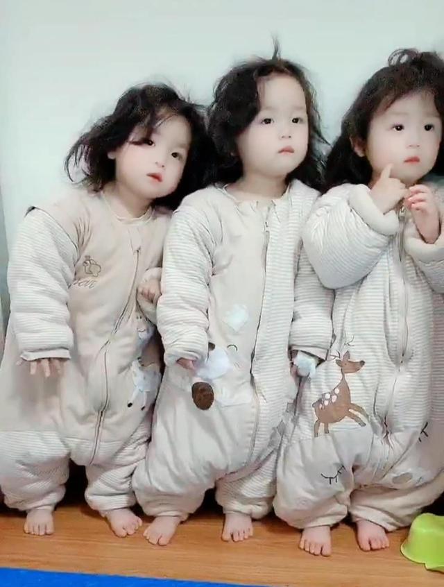 三胞胎女宝宝图片图片