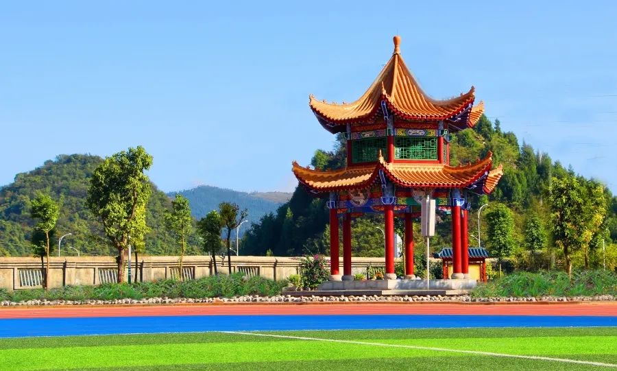 良师择校而为贵州兴义八中教育集团阳光书院高薪诚聘初高中优秀教师