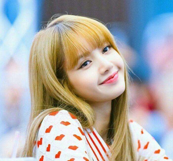 lisa舞姿炸翻舞台收获无数迷妹是什么让她男女通吃呢