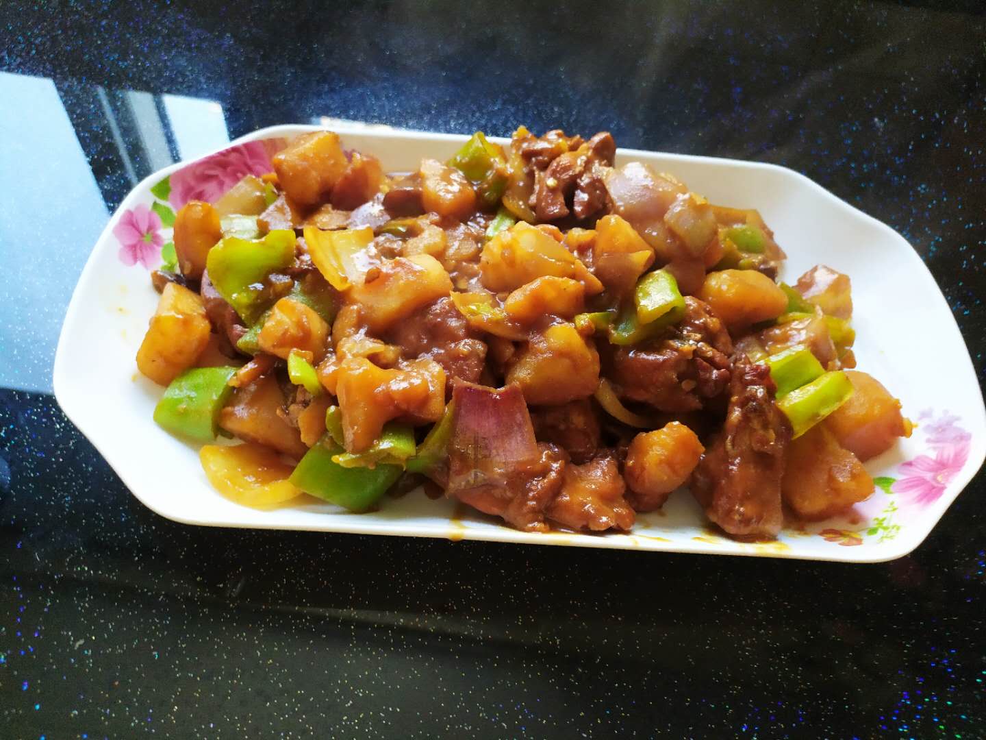土豆尖椒炖鸡块吃米饭最受欢迎的一道菜