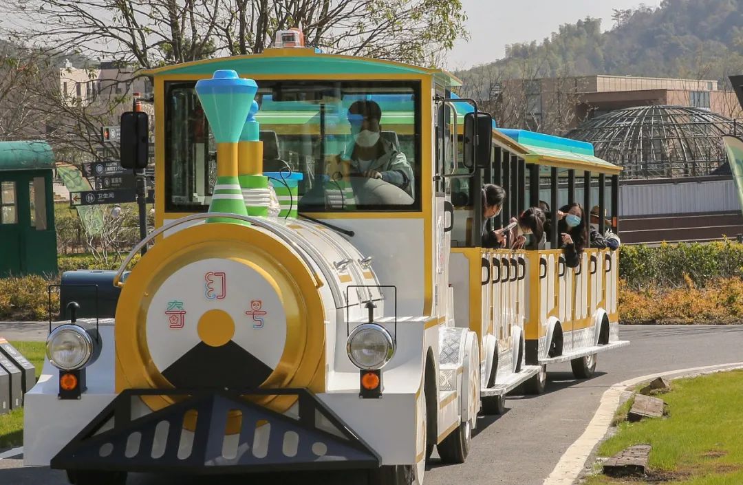 德清市民周一到周五免费玩快来上渚山奇幻谷看大熊猫坐观光小火车
