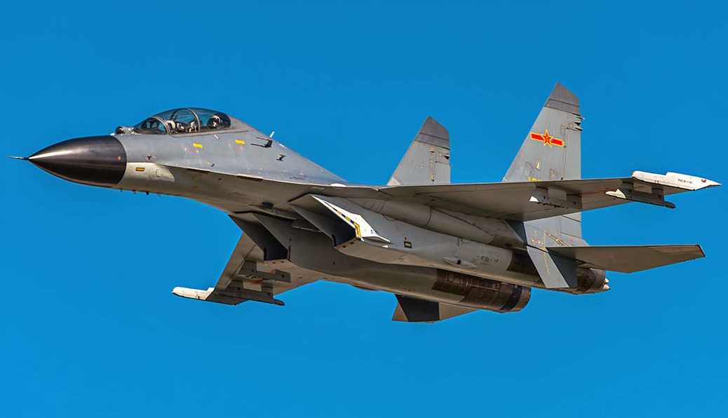 将来,我国的海上作战将主要依靠歼16,歼轰七来互相配合,共同担负神圣