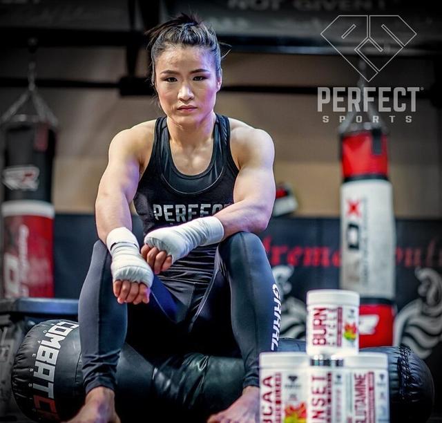 张伟丽化妆后造型曝光专家怒了化妆师可以改行了