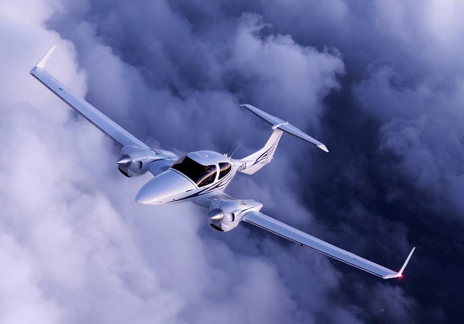 钻石da42私人飞机是钻石飞机工业公司生产的一款双发螺旋桨飞机