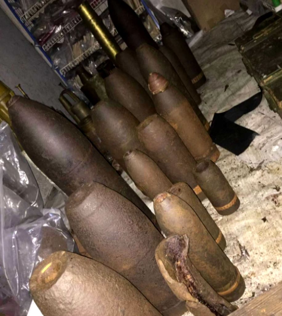 惊慌丨一小区惊现炮弹!特警紧急排查,结果发现.