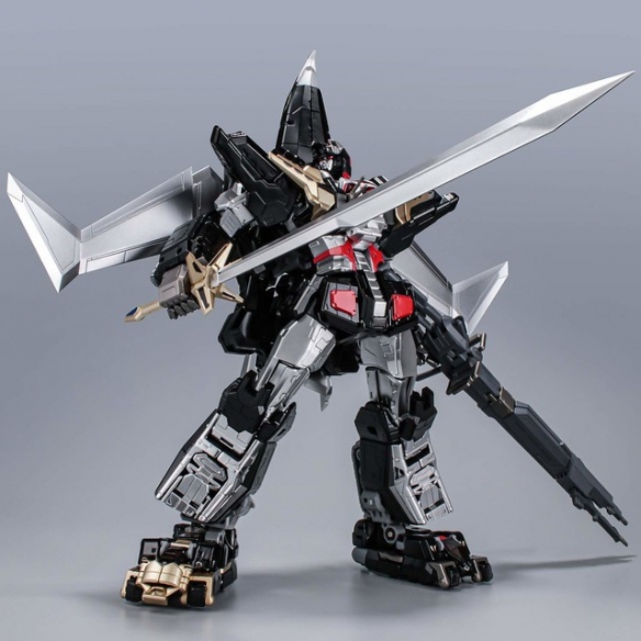 招牌武器"断空剑"除了普通版本之外,还附有发动断空光牙剑的特殊透明