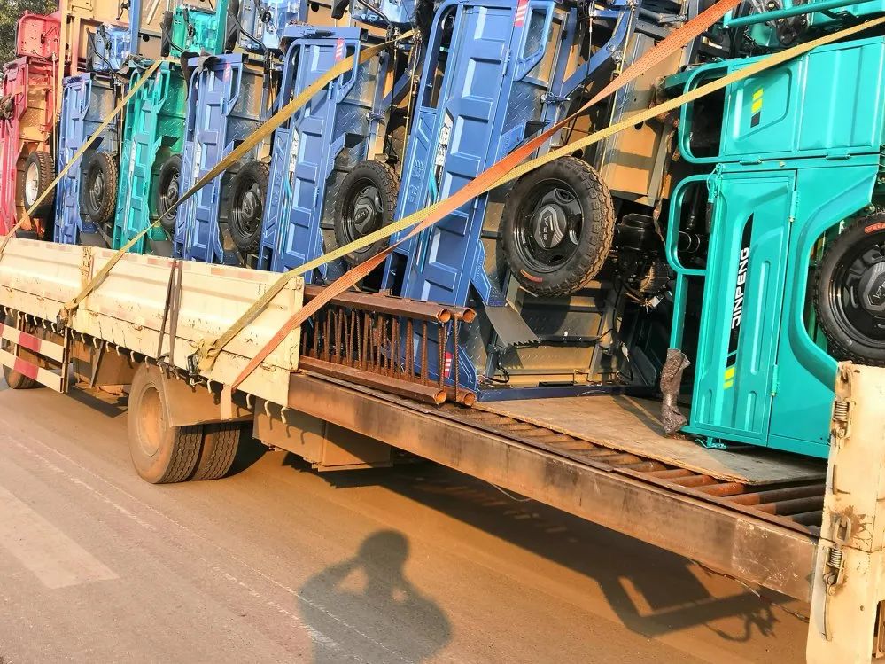 what?"能伸能缩"小货车 如此改装太荒唐