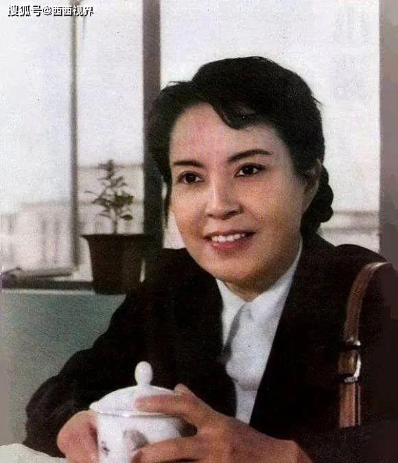 81岁老戏骨王苏娅因出演5朵金花而走红如今依然精神矍铄