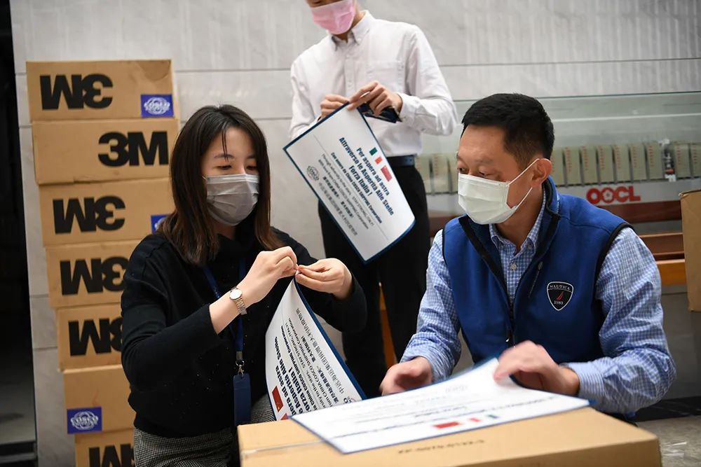 medicalsuppliesdonatedtoitalybycoscoshippingdepart