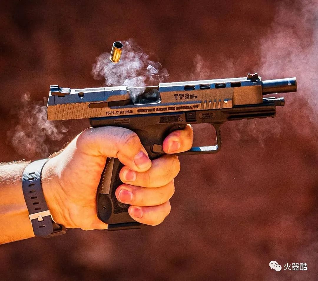 火力释放扣动扳机弹壳崩飞肩膀酸痛肾上腺素飙升