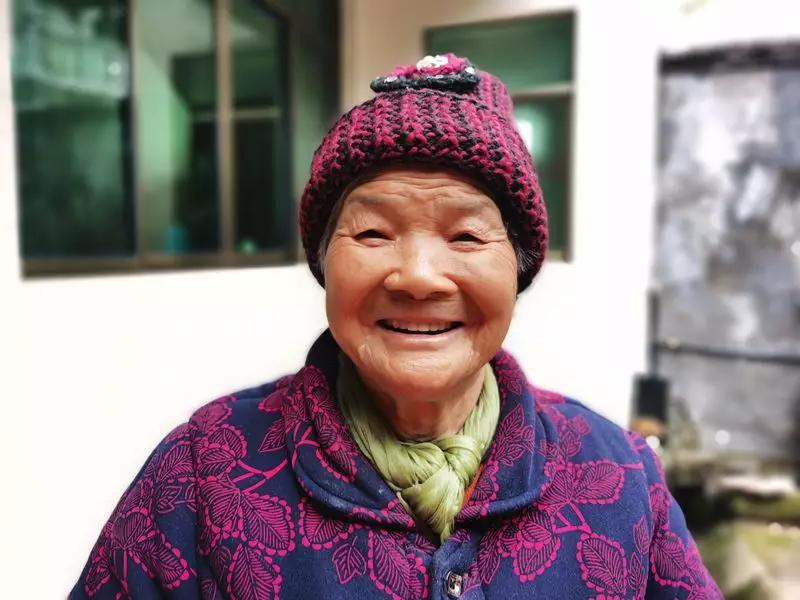 0100岁浦江女性的百张笑脸