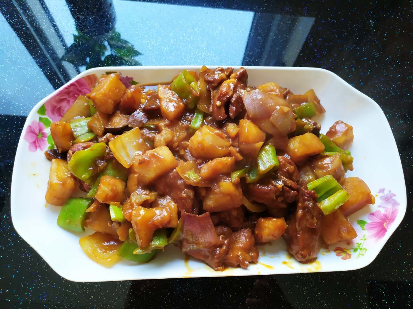 土豆尖椒炖鸡块吃米饭最受欢迎的一道菜