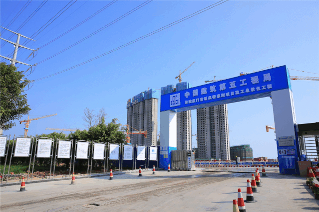 据业翔民安报道,厦门首创奥特莱斯目前全面复工,两百多名工人分布在