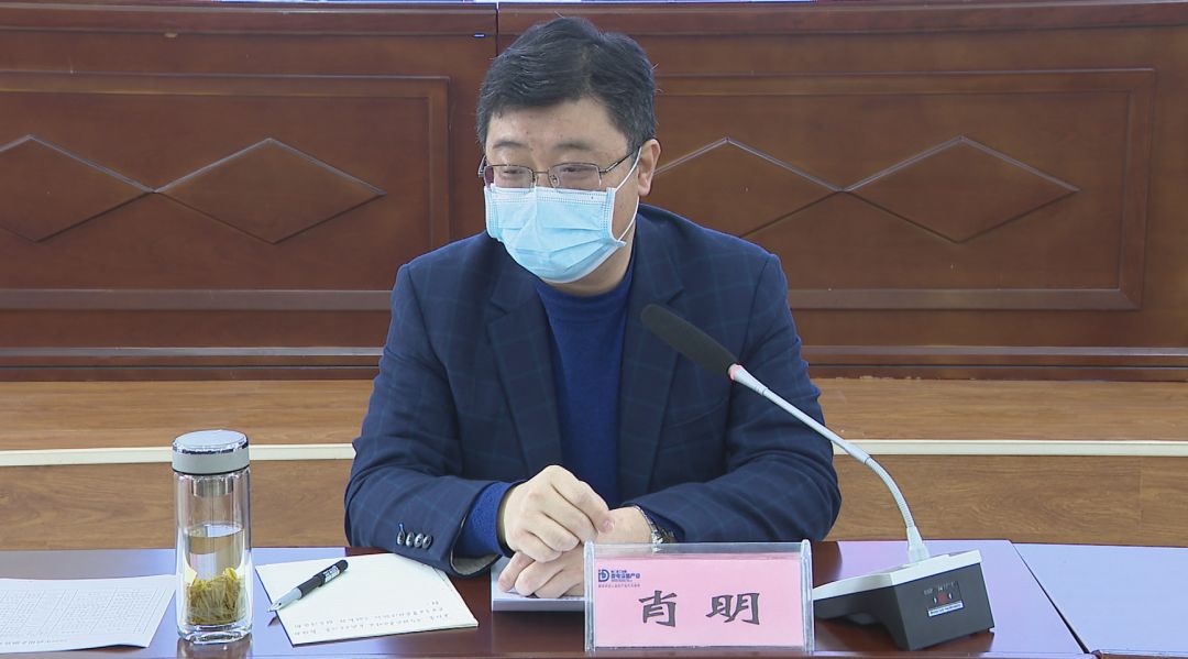 3月17日,我县召开2020年政银企对接座谈会,县委常委,常务副县长肖明在