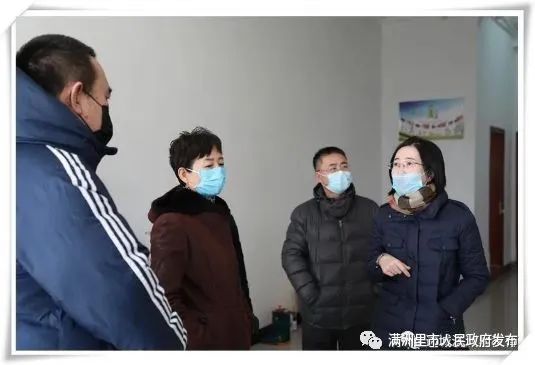 满洲里市副市长郭晓芳到第一中学指导调研教育系统开学前疫情防控准备