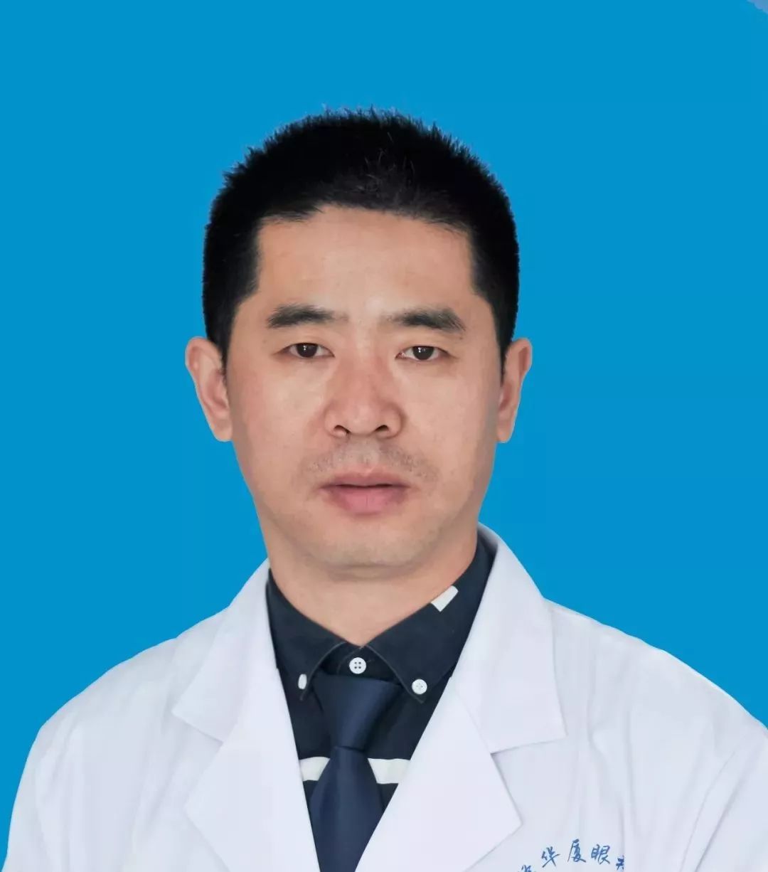 关灯玩手机小心眼瞎菏泽华厦眼科张品主任提醒人们警惕这个视力杀手