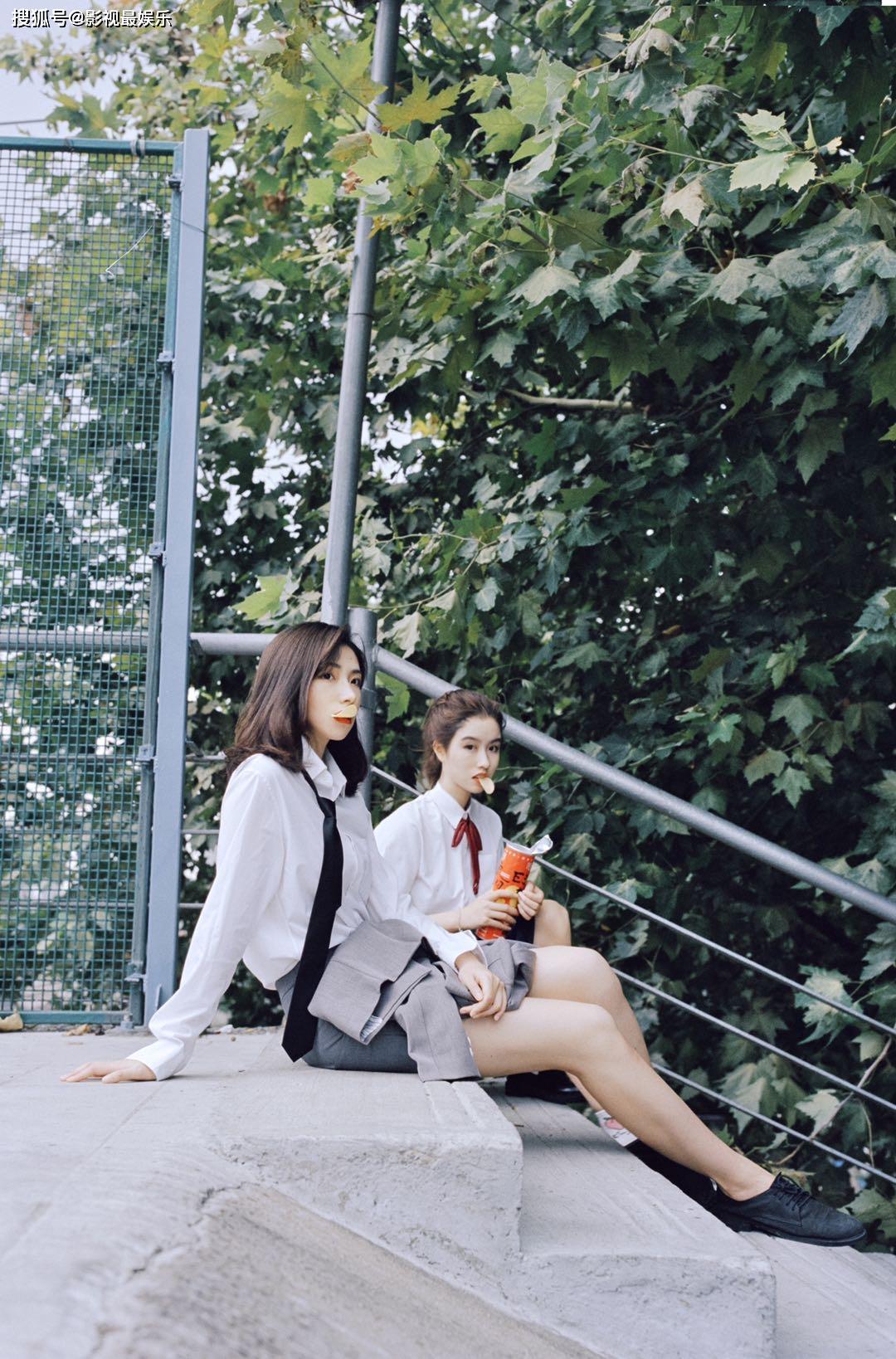 俩位美女合拍的日系小清新写真,太清纯了
