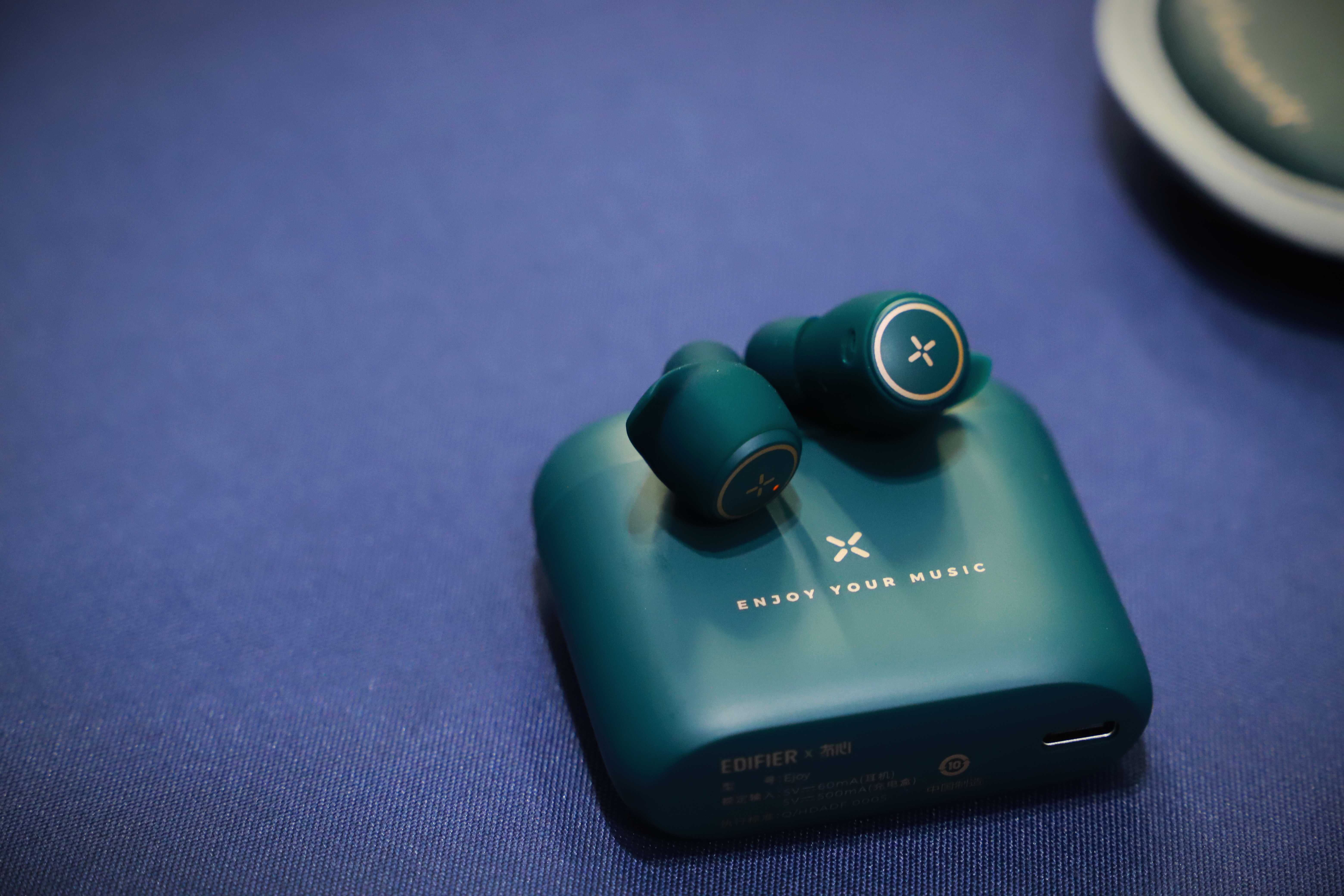 科技和艺术的完美融合冇心漫步者ejoy蓝牙耳机