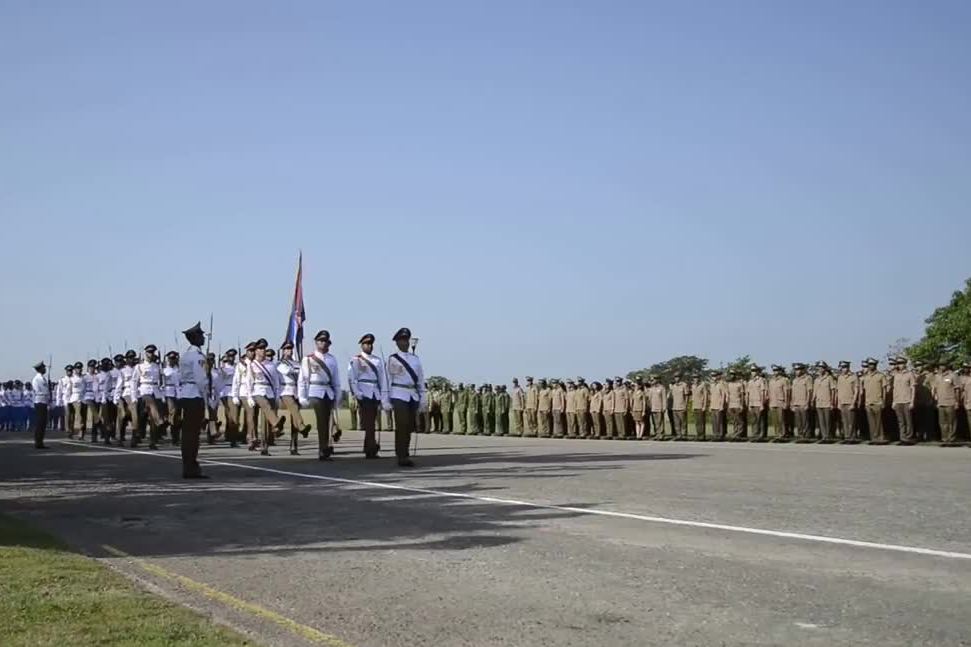 古巴三军仪仗队,威武霸气藐杀美军