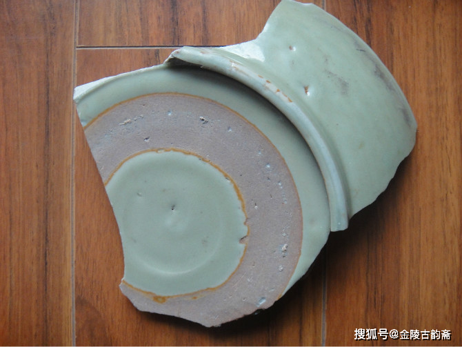 浅谈各代古瓷底足修胎痕迹和特征_龙泉窑