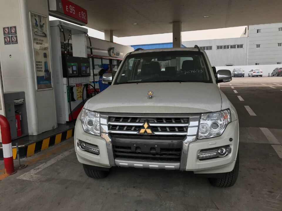 全新一代三菱帕杰罗v87亮相双门造型四驱越野比普拉多还给力