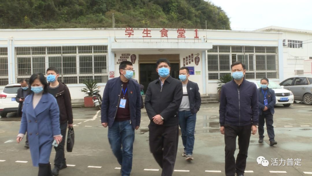 3月17日,市委常委,县委书记徐德祥到普定一中高三年级,龙场中学初三