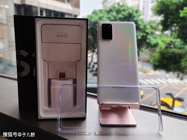 (图/网络图片)三星galaxy s20 的特殊色「晴空白」终于亮相了!