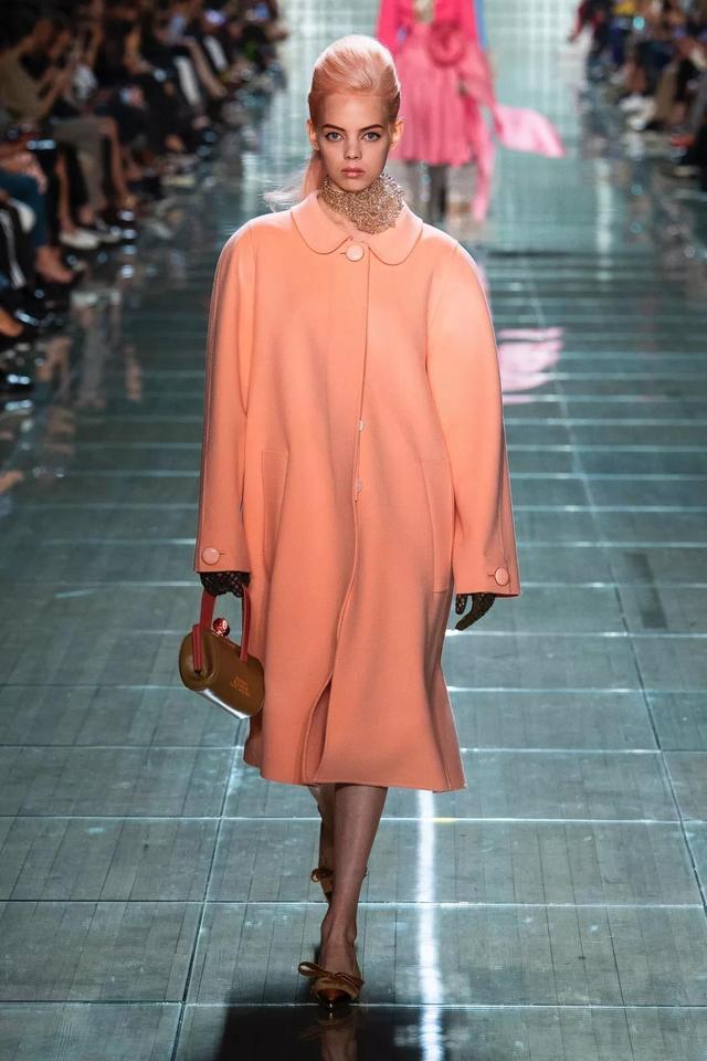 今年超火爆的橘粉色元素搭配甜美清新还减龄网红潮人都爱了