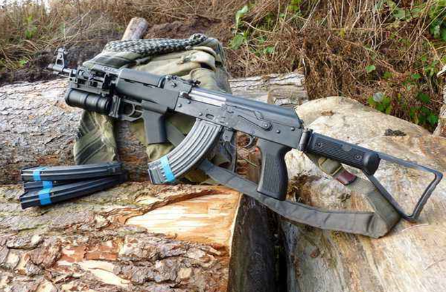 解放军最强枪械:95式只能排第2,第1外观帅气,鲜为人知_式步枪